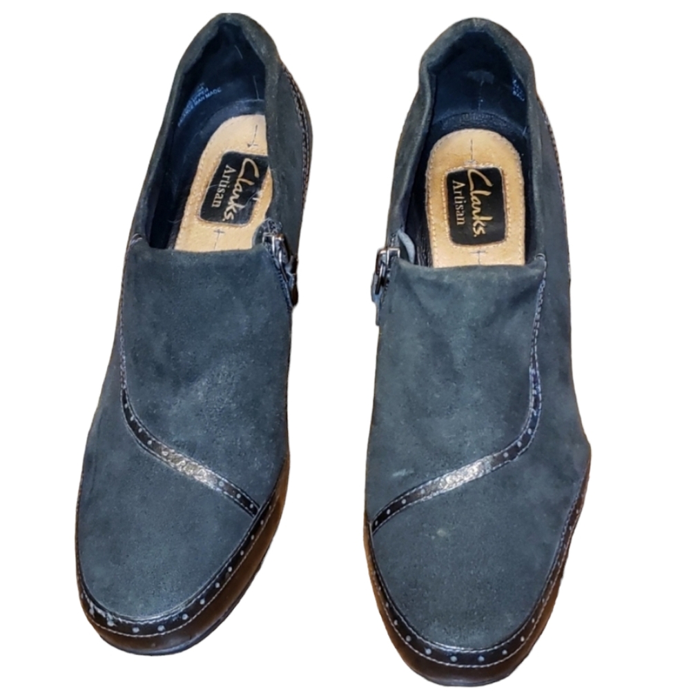 Clark's Artisan Diamond Cameo Green Suede Booties